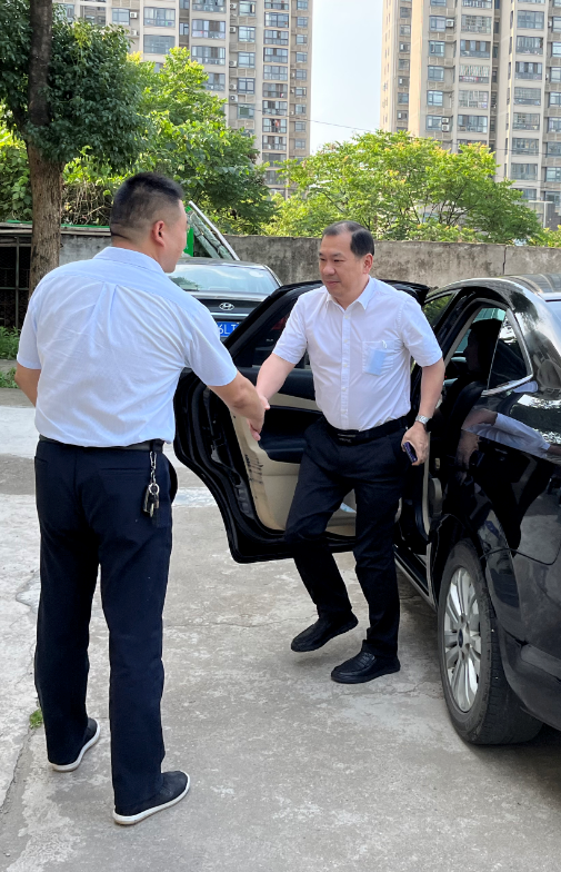 下陆区委常委曹建国来公司调研(图1) 下陆区委常委曹建国来公司调研(图1)