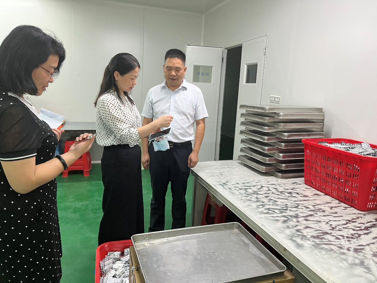 黄石市卫健委党组书记丁克芳来公司调研(图2) 黄石市卫健委党组书记丁克芳来公司调研(图2)